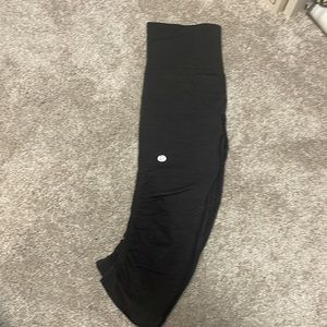 Lululemon in the flow crop